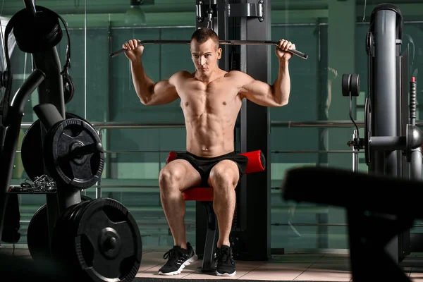 Sporty muscular man training in gym — 스톡 사진