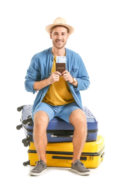 Jovem turista com bagagem isolada em branco — Fotografia de Stock