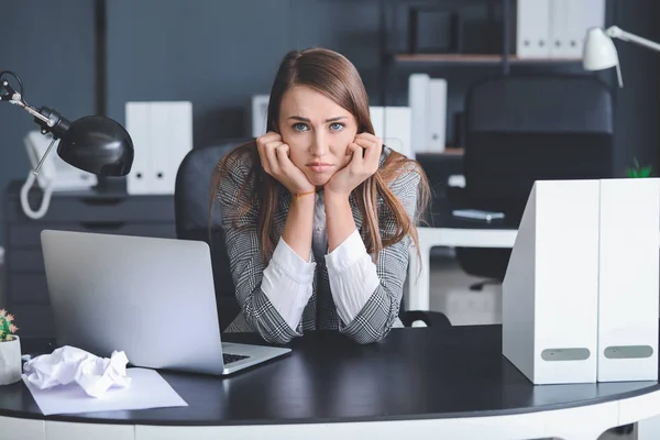 Worried young woman in office — Stock Photo, Image