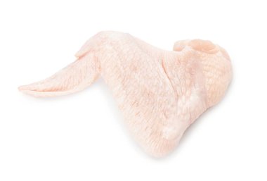 Beyaz arka plan üzerinde çiğ tavuk kanadı