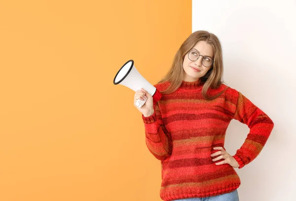 Young woman with megaphone on color background — Stock Photo, Image