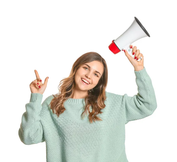 Jonge vrouw met megafoon op witte achtergrond — Stockfoto