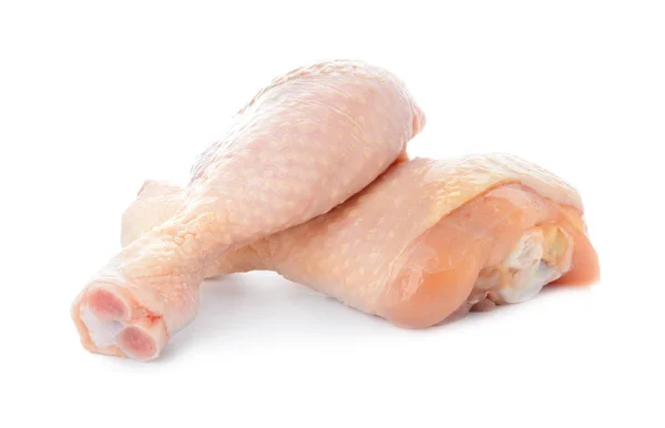 Baquetas de frango cru no fundo branco — Fotografia de Stock