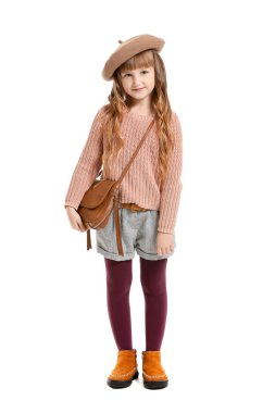 Beyaz arka plan üzerinde şirin moda kız