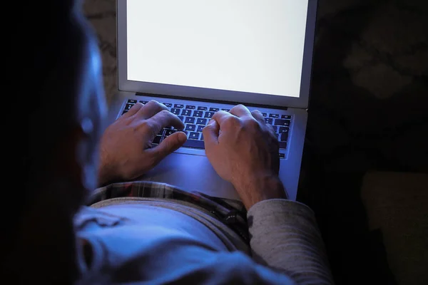 Man with laptop late in evening at home — Stockfoto