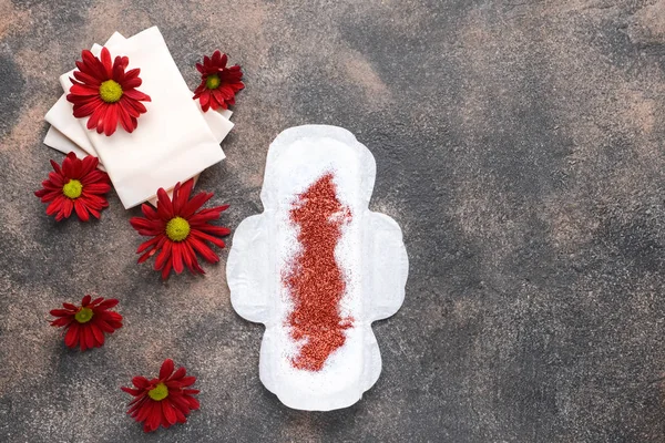 Menstrual pads with flowers and glitter on grey background. Menstruation concept — Stock Photo, Image