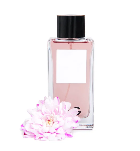 Пляшка парфумів на білому фоні — стокове фото