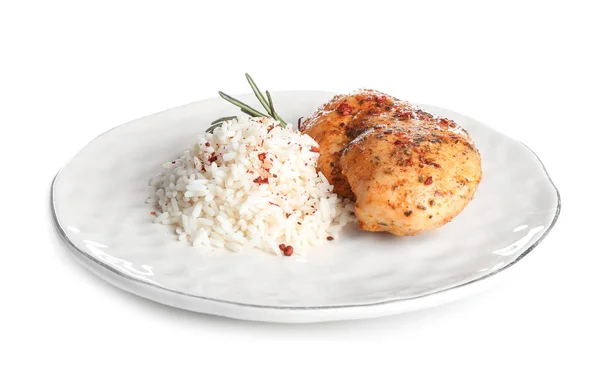 Тарелка с вкусным рисом и курицей на белом фоне — стоковое фото