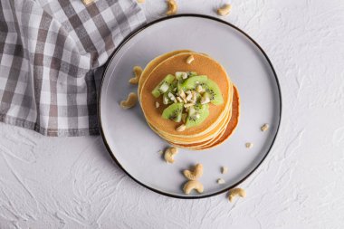 Tabakta lezzetli krepler var.