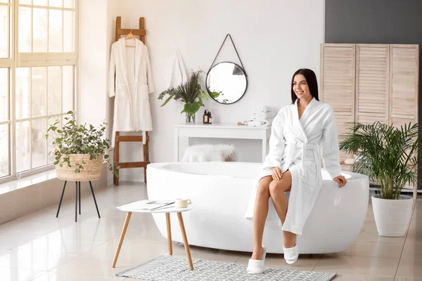 Beautiful young woman going to take bath — Stock Photo, Image