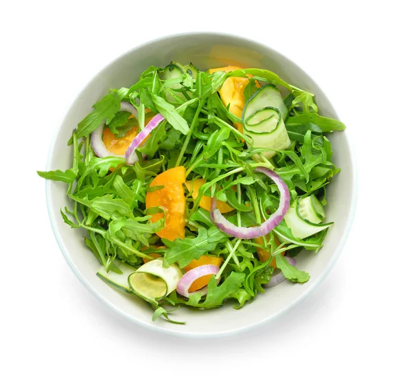 Bol avec salade savoureuse sur fond blanc — Photo