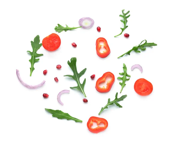 Ингредиенты для салата на белом фоне — стоковое фото