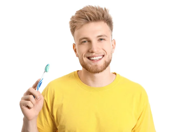 Jovem com escova de dentes no fundo branco — Fotografia de Stock