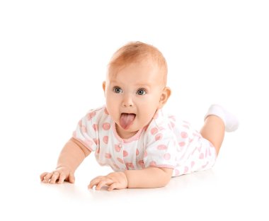 Beyaz arka planda şirin bebek portresi