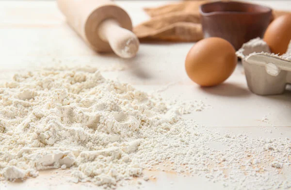 Heap of flour on table, closeup — Stock Photo, Image