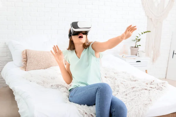 Young woman with virtual reality glasses at home — Stock Photo, Image