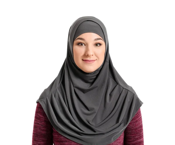 Gyönyörű fiatal muszlim nő fehér háttér — Stock Fotó
