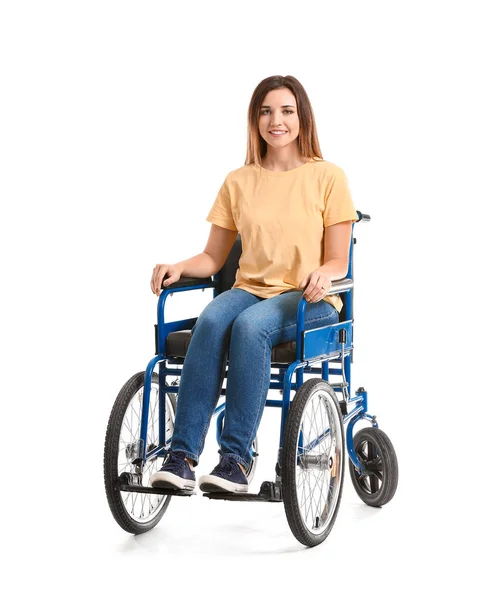 坐在轮椅上白种人的残疾青年妇女 — 图库照片