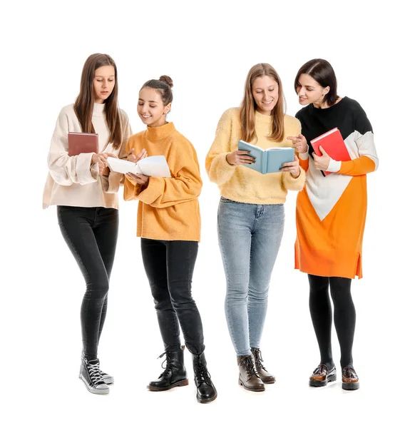 Девушки с книгами на белом фоне — стоковое фото