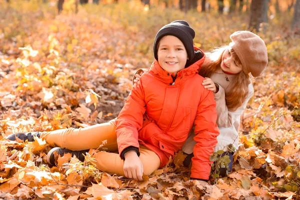 Cute little children in autumn park — Stock Photo, Image