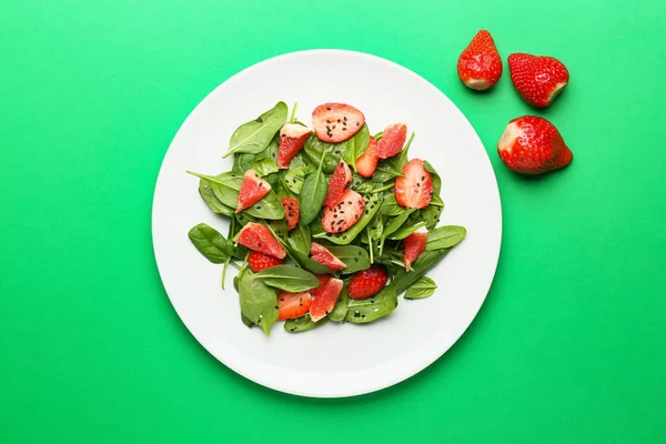 Plate with tasty salad on color background — Stock Photo, Image