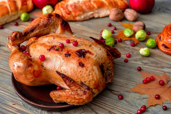 Tasty baked turkey for Thanksgiving day on table — Stock Photo, Image