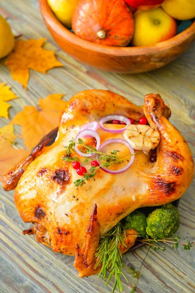 Tasty baked turkey for Thanksgiving day on table — Stock Photo, Image