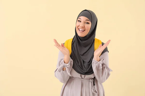 Female Muslim student on color background — 스톡 사진