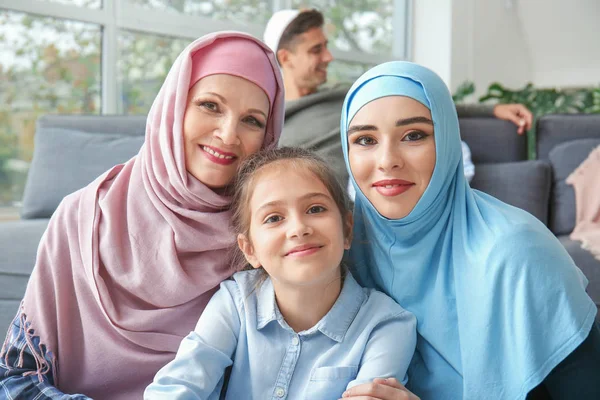 Portrait of happy Muslim family at home — Stock Photo, Image