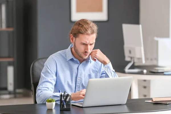 Handsome businessman working in office — Stock Photo, Image