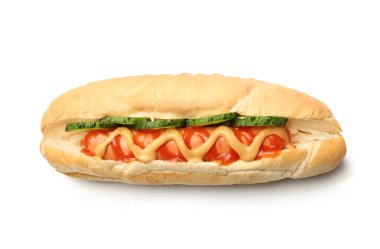 beyaz zemin üzerine lezzetli sosisli sandviç