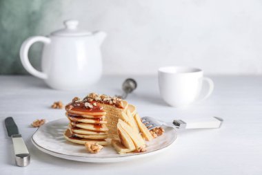 Tabakta lezzetli krepler var.