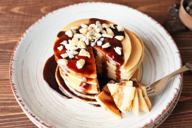 Tabakta lezzetli krepler var.