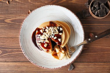 Tabakta lezzetli krepler var.