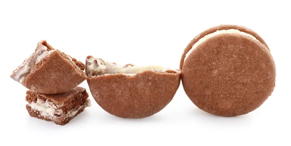 Вкусное шоколадное печенье на белом фоне — стоковое фото