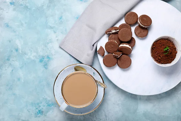 Tasty chocolate cookies and coffee on table — Stock Photo, Image