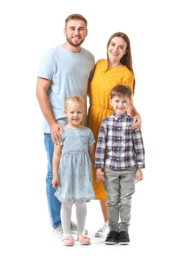 Beyaz arka planda mutlu aile portresi