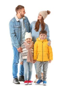 Beyaz arka planda mutlu aile portresi