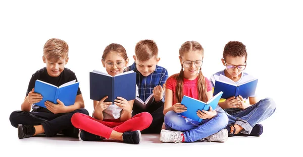 Lindos niños leyendo libros sobre fondo blanco —  Fotos de Stock