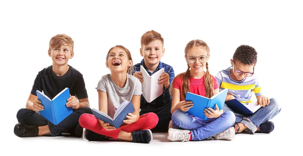 Lindos niños leyendo libros sobre fondo blanco —  Fotos de Stock