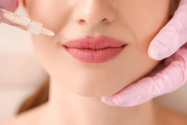 Young woman receiving filler injection in beauty salon, closeup — Stock Photo, Image