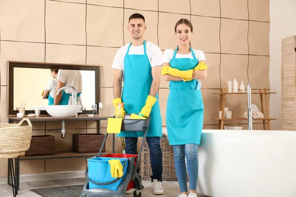 Portrait of janitors in bathroom — Stock Photo, Image