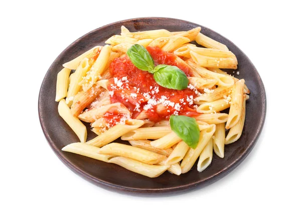 Piatto con gustosa pasta e salsa di pomodoro su sfondo bianco — Foto Stock