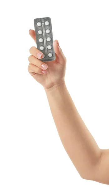 Mano femenina con pastillas en blíster sobre fondo blanco — Foto de Stock