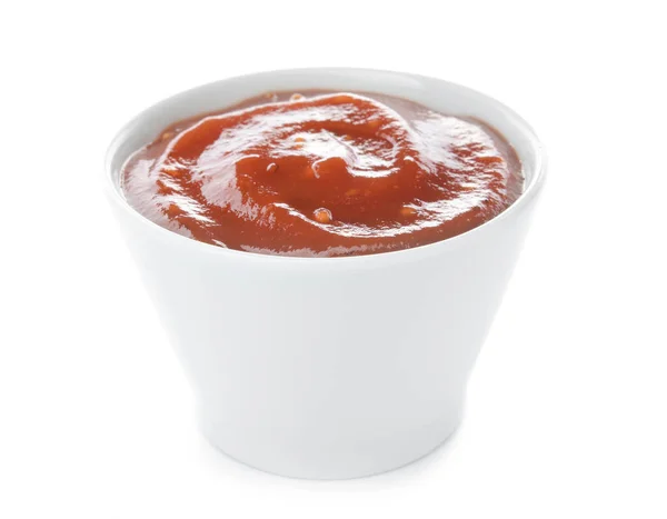 Cuenco con sabrosa salsa barbacoa sobre fondo blanco — Foto de Stock