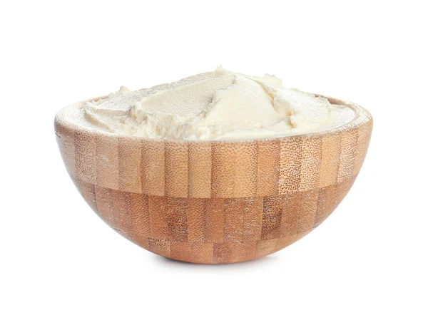 Bol avec fromage à la crème savoureux sur fond blanc — Photo
