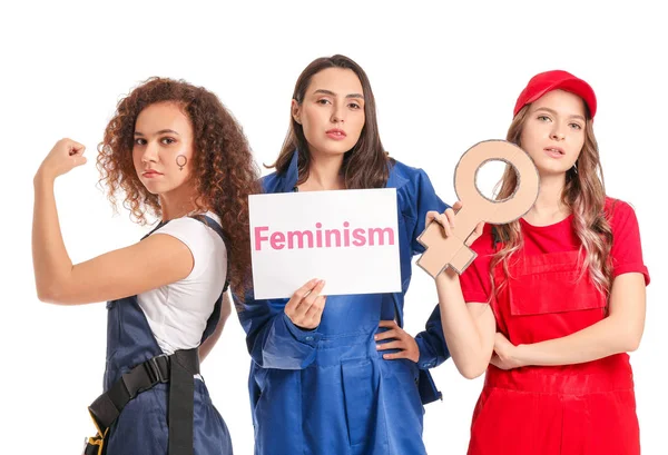 Kvinnliga arbetstagare på vit bakgrund. Begreppet feminism — Stockfoto