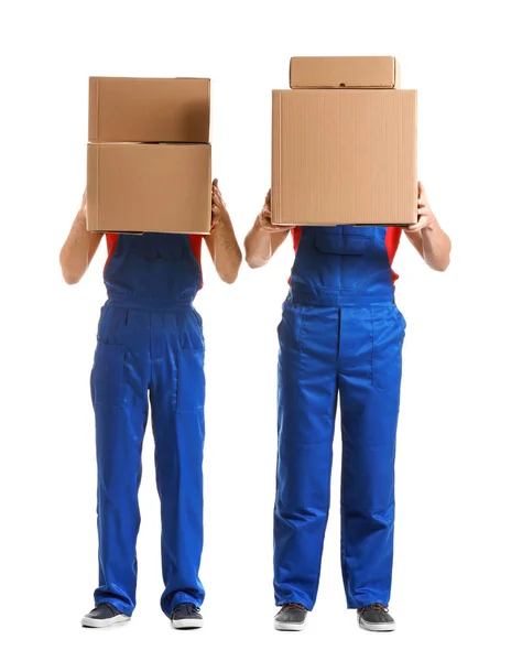 Entrega hombres con cajas sobre fondo blanco —  Fotos de Stock