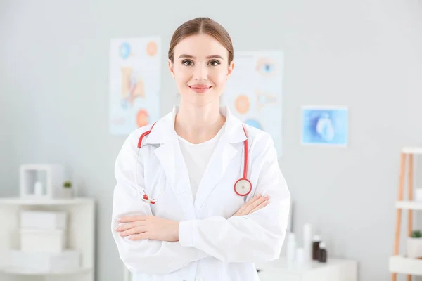 Portrait of female doctor in clinic — Stock Photo, Image