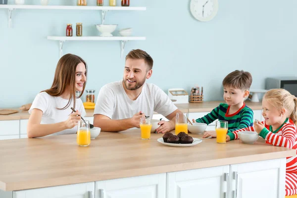 Happy family having lunch in kitchen — Stock Photo, Image